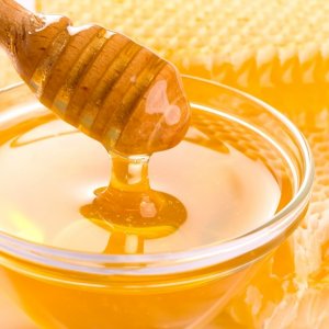 close up image of a bowl with fresh honey