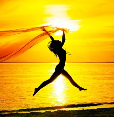 8000x5707-px-beach-girl-jump-mood-sea-silhouette-sky-sunset-1719221